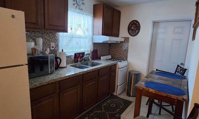 Parkside Apartment | Guest house 15 min from the beach