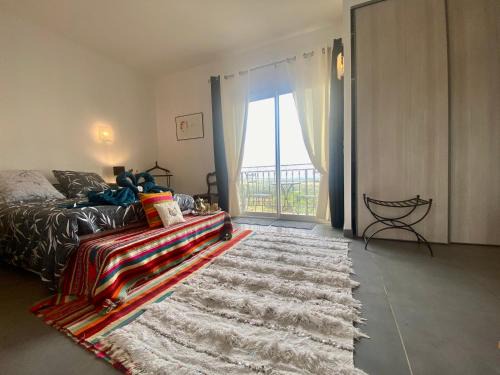 Roullens House | Guest-house de l’amandier - Vue cité médiévale