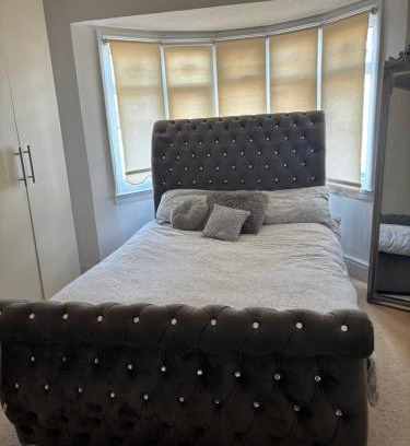 West Bromwich House | Guest house double room