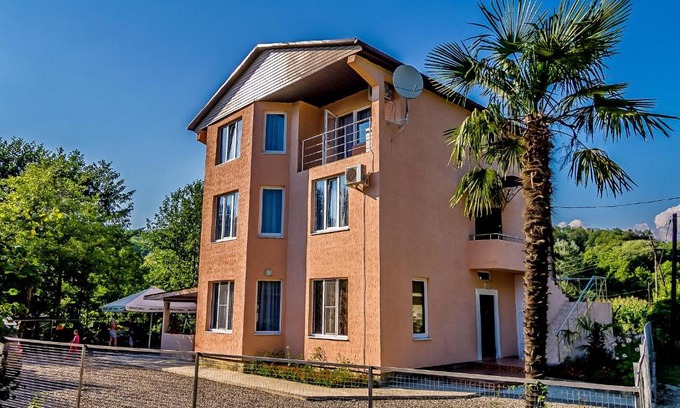 Vardane House | Guest House Flamenco