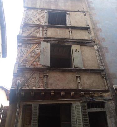 Riom Apartment | Guest House