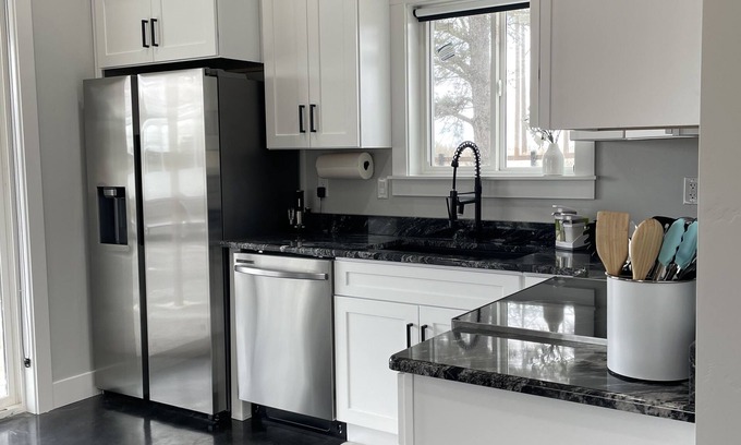 Twin Falls House | Guest House Near Canyon Rim