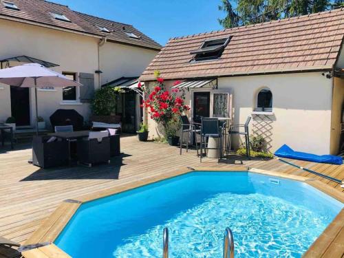 Dampmart House | Guest House proche Disneyland Paris Piscine ouverte en saison estivale