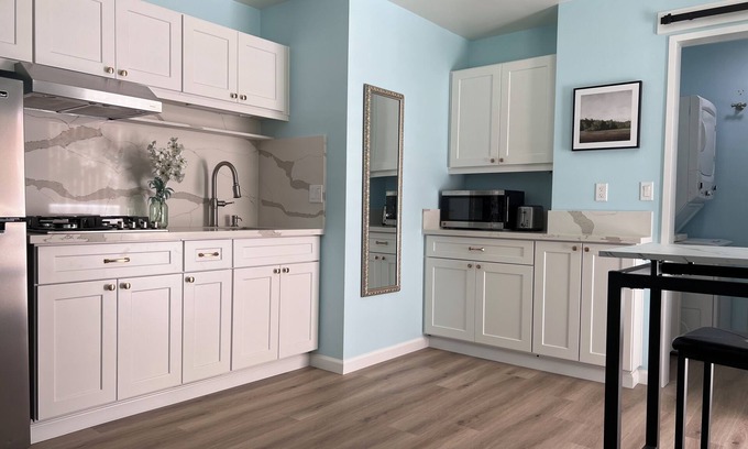 San Marcos House | Guest house with kitchen washer dryer in nice neighborhood next to scenic trail