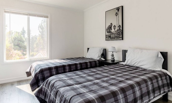 Granada Hills North Apartment | Guest house with private patio