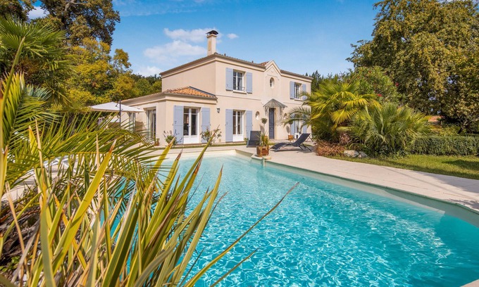 Blanquefort Bed & Breakfast | Guest Room Bastide De Mongiraud with Pool