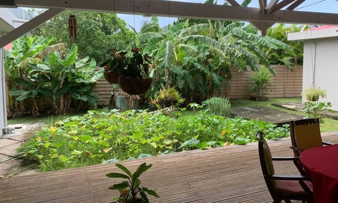 Gourbeyre Bed & Breakfast | Guest room in air-conditioned family villa with private swimming pool