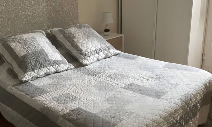 Segonzac Bed & Breakfast | Guest Room 'Room #4 - 2 Persons' with Shared Pool, Shared Terrace and Wi-Fi