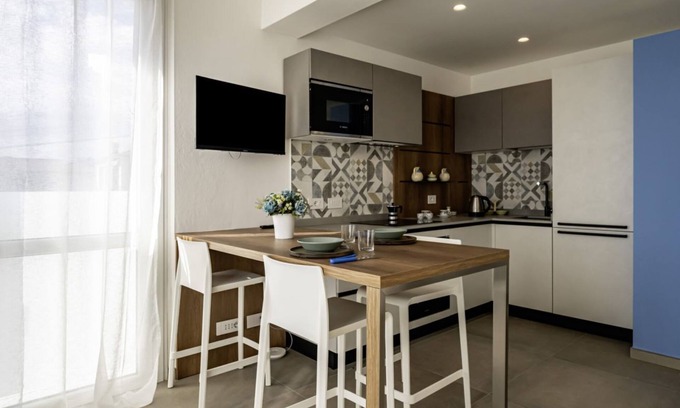 Luni Apartment | GuestHost - Mare Monti Apartment 5