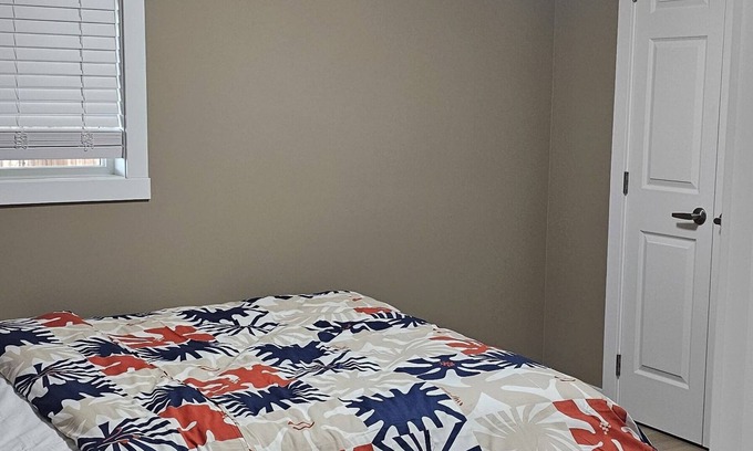 Airdrie Apartment | Guesthouse in Airdrie-South West