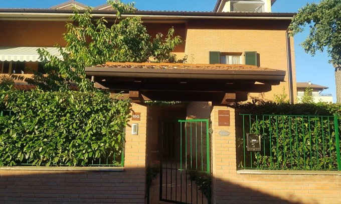 Trivolzio House | Guesthouse "La Quercia Fiorita " accommodation bright villa