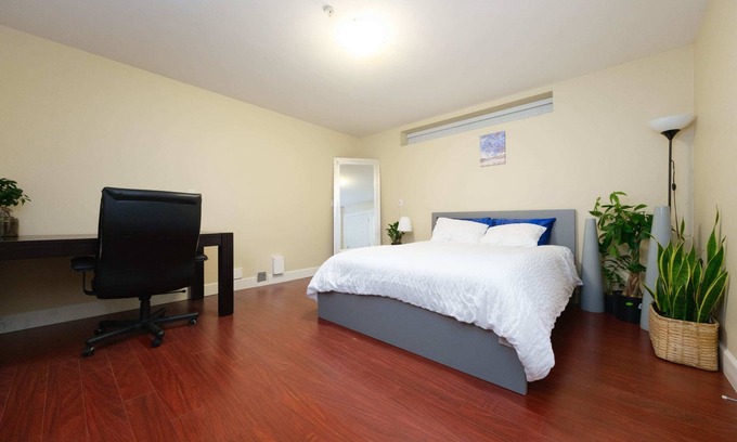 Marpole Apartment | Guesthouse with Private Entrance In Quiet Neighbourhood