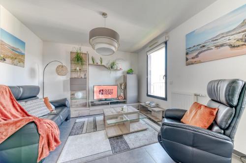 Lyon City Centre Apartment | GuestReady - Chic Stay with Jacuzzi and Parking