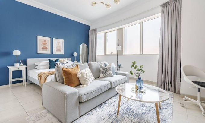 Jumeirah Lake Towers Apartment | GuestReady - Chic Studio in Urban JLT