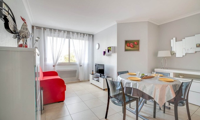 Moliere Vauban Apartment | GuestReady Essential- Chic & Convenient near train
