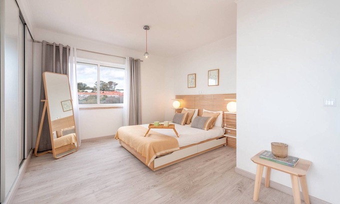 Linda-a-Velha Apartment | GuestReady - Florindas 23 4E