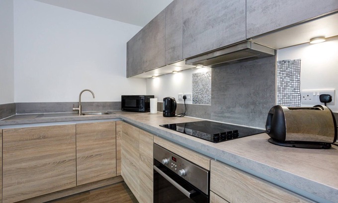 Wigan Apartment | GuestReady - Modern 2BR Flat in MCR
