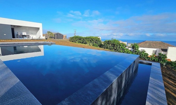 Ponta Delgada House | GuestReady - Seaview Villa with Private Pool
