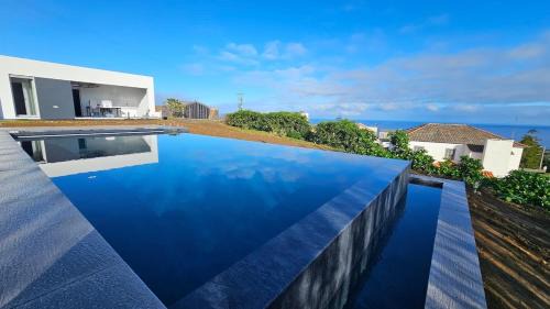 Ponta Delgada Villa | GuestReady - Seaview Villa with Private Pool