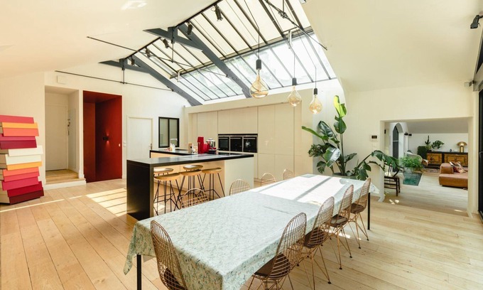 Villa Montmorency Villa | GuestReady - Sunny with terrace and garden in 16th
