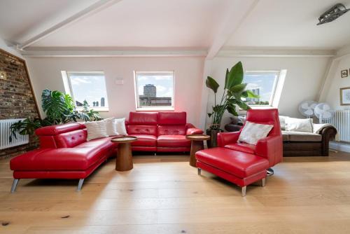 Lansbury Apartment | GuestReady-Trendy penthouse with terrace in London