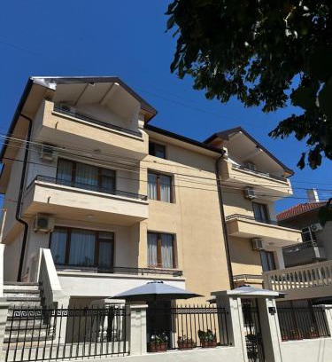 Chernomorets House | Guestrooms Zoya