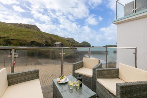Mullion Apartment | Guinevere