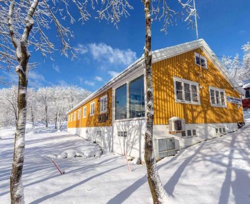 Glomfjord Hotel | Gulbrakka Basecamp