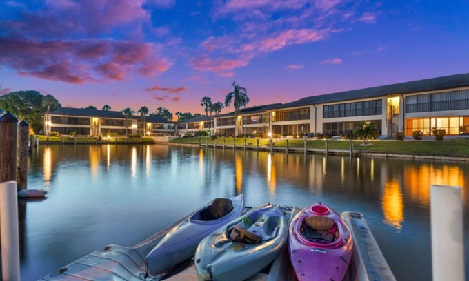 Caloosahatchee Condo | Gulf Access Condo Heated Pool & Dock