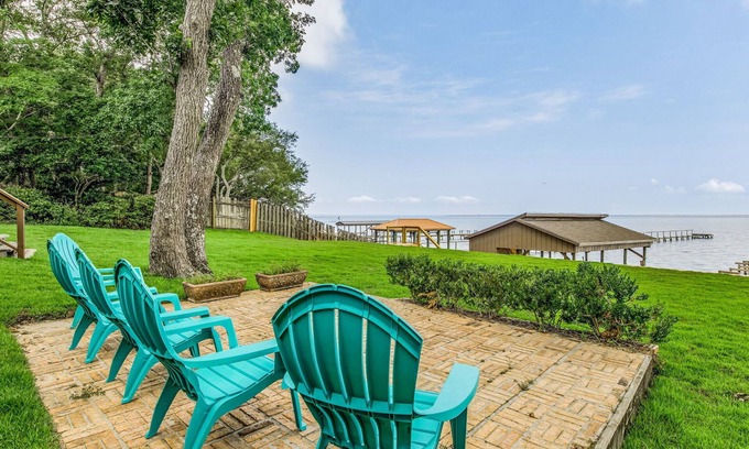 Gulf Breeze House | Gulf Breeze 3BR Sleeps 12 Pet-Friendly