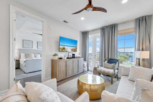 Gulf Place House | Gulf Place Residences 203