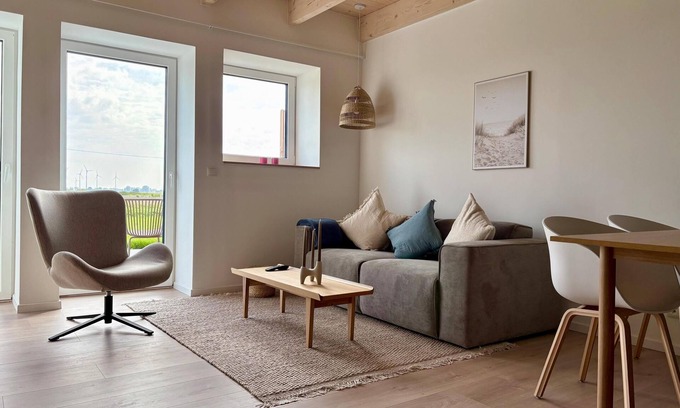 Altfunnixsiel Apartment | Gulfhof Funnixerhörn twee: Historic accommodation with terrace and large garden