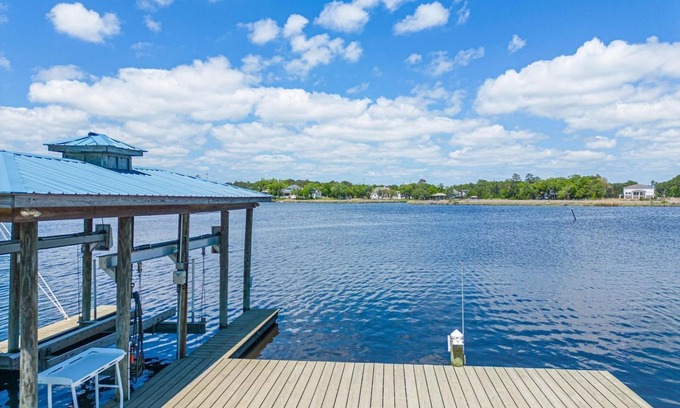 Gulfport House | Gulfport Bayoufront Home w/Private Dock & Kayaks