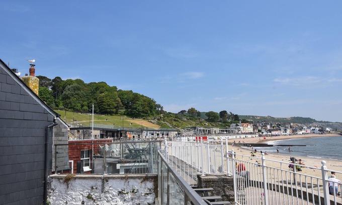 Lyme Regis Cottage | GULL COTTAGE, family friendly, luxury holiday cottage in Lyme Regis