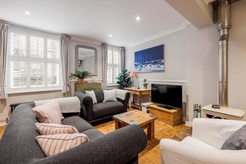 Poole House | Gull House - Charming Cottage Feel with Log Burner