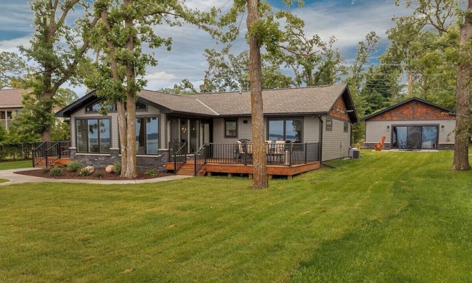 Nisswa Cabin | Gull Lake Cabin + Bunkhouse with Sandy Beach & Pontoon/Jet Ski availability!
