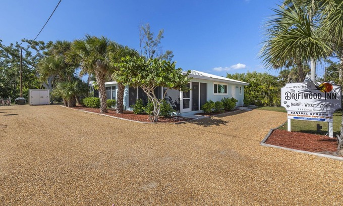 Sanibel Cottage | Gumbo Limbo cottage - quaint island paradise