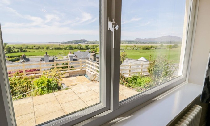 Talsarnau Cottage | GWELFOR, pet friendly, country holiday cottage in Talsarnau