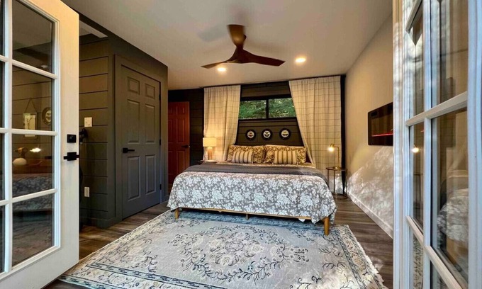 Ellwood City Apartment | Gwen`s Cottage at Water`s Edge