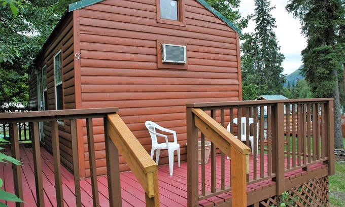 Kenai Peninsula Cabin | Gwin's Lodge Cedar Chalet #11
