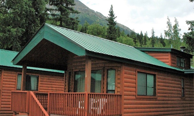 Kenai Peninsula Cabin | Gwin's Lodge Spruce Chalet #6