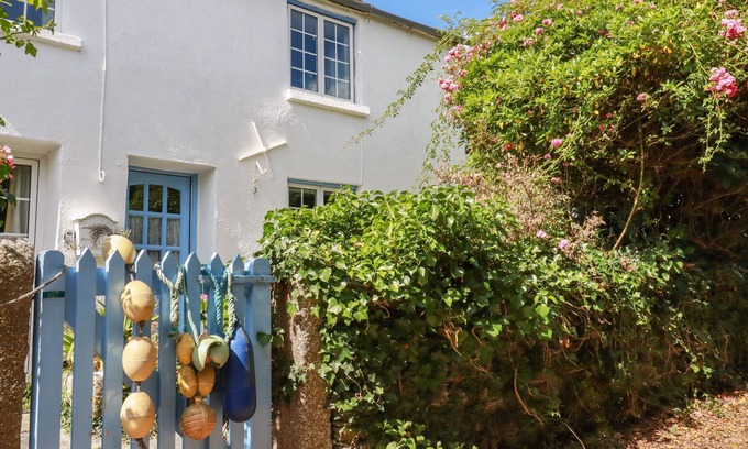 St. Mabyn Cottage | GWYNN COTTAGE, pet friendly, country holiday cottage in St Mabyn