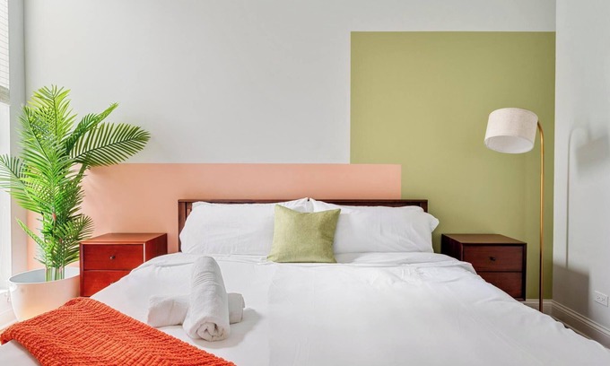 Near West Side Apartment | Gym | Garage Parking | Balcony | Sleeps 6