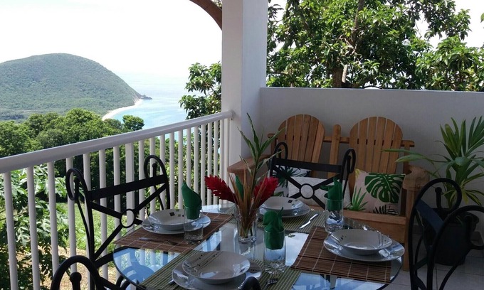 Cafeiere Villa | Hébergement 2 chambres vue mer magnifique et sur plage à Deshaies en Guadeloupe