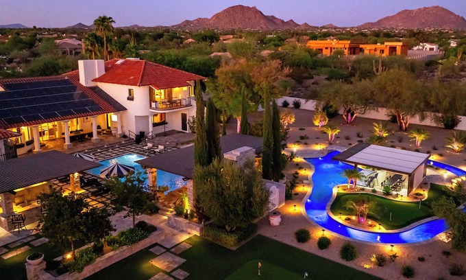North Scottsdale House | HÓZHÓ Ranch | Lazy River, Golf & Bowling