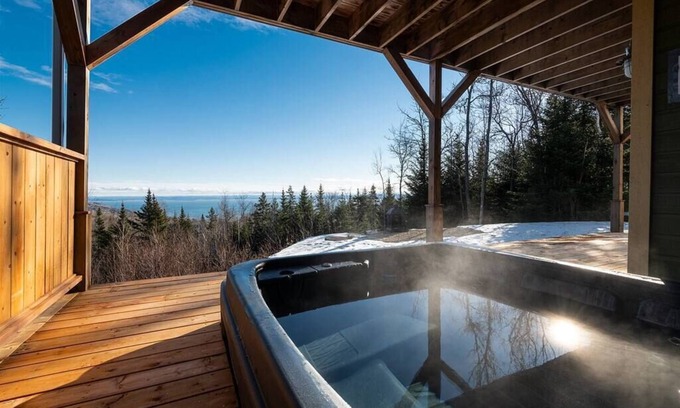 Saint-Joseph-de-la-Rive Ski Chalet | Hôtel à la maison - Le toit du Monde, Vue et spa
