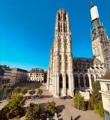 Quartier Vieux Marche-Cathedrale Hotel | Hôtel Cardinal