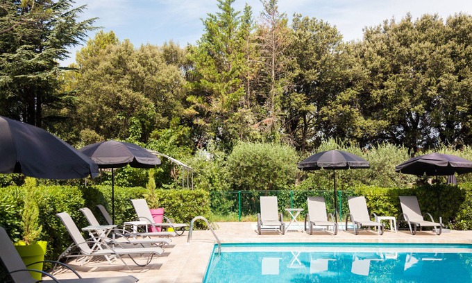 Les Angles Hotel | Hôtel Le Petit Manoir Provence