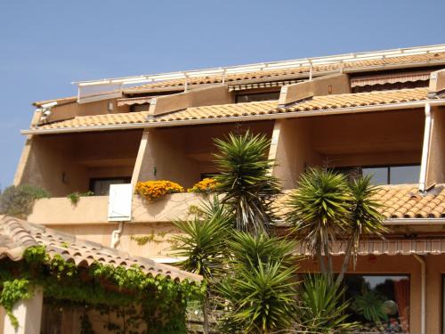 Cabasson Hotel | Hôtel Les Palmiers