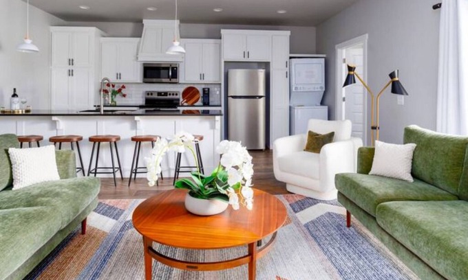Asian District Condo | H1-H6 Spacious & Urban Modern Condo - 52 guests!